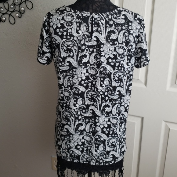 Express Paisley High Low Blouse Top Medium Keyhole - Picture 3 of 6